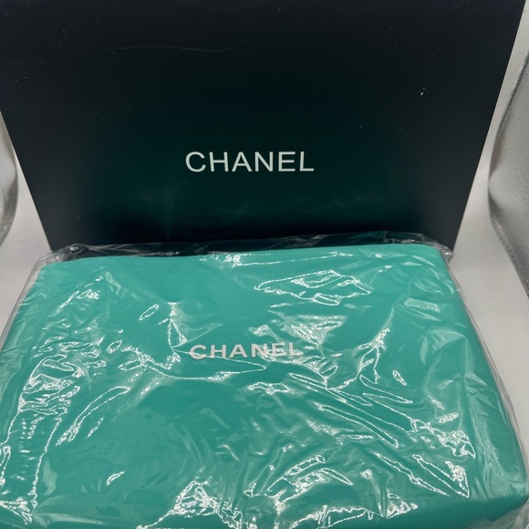 CHANEL Tiffany Blue Cosmetic Bag - Picture 8 of 11